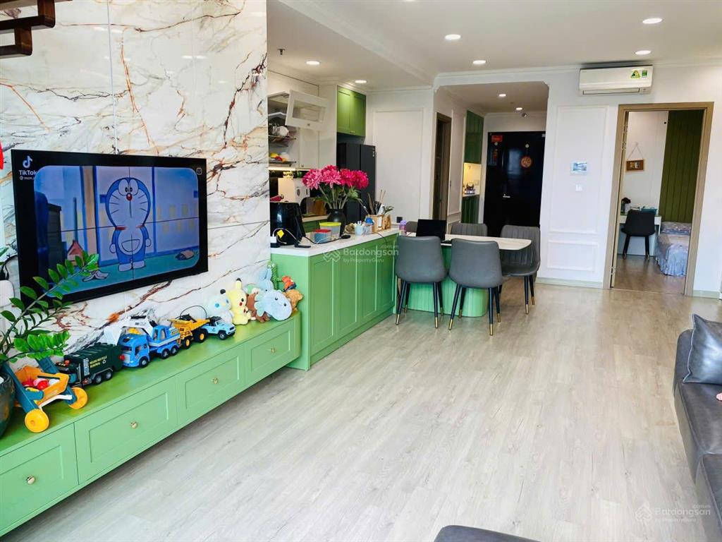 Chính chủ cho thuê căn 3 ngủ full đồ 104m2 chung cư one 18 phố ngọc lâm giá 17 triệu  0976 879 ***