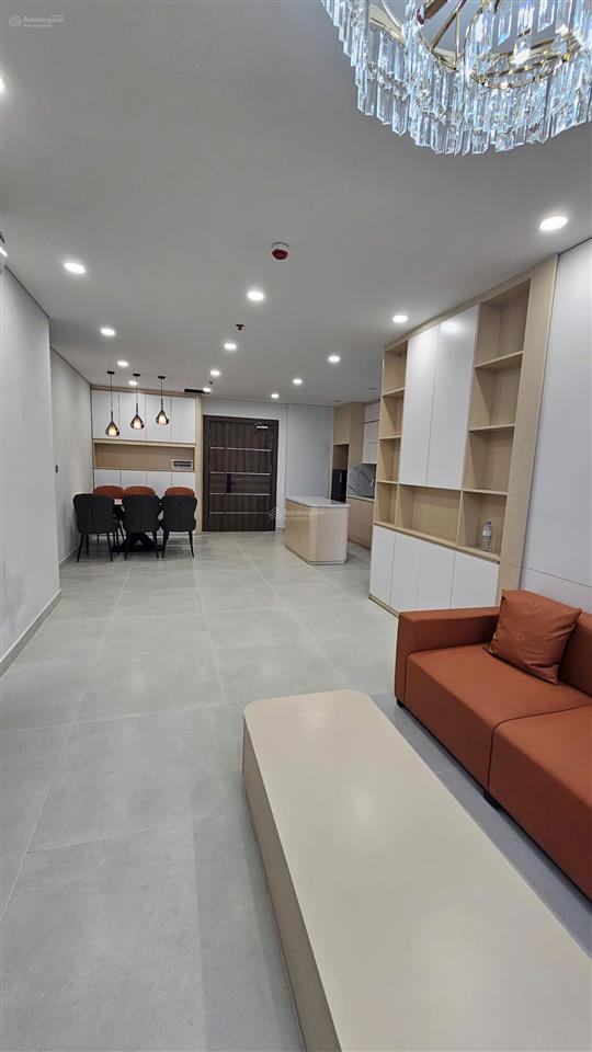 Chính chủ cho thuê căn hộ 3 ngủ 101m2 chung cư khai sơn city  bồ đề giá 14 triệu  0976 879 ***