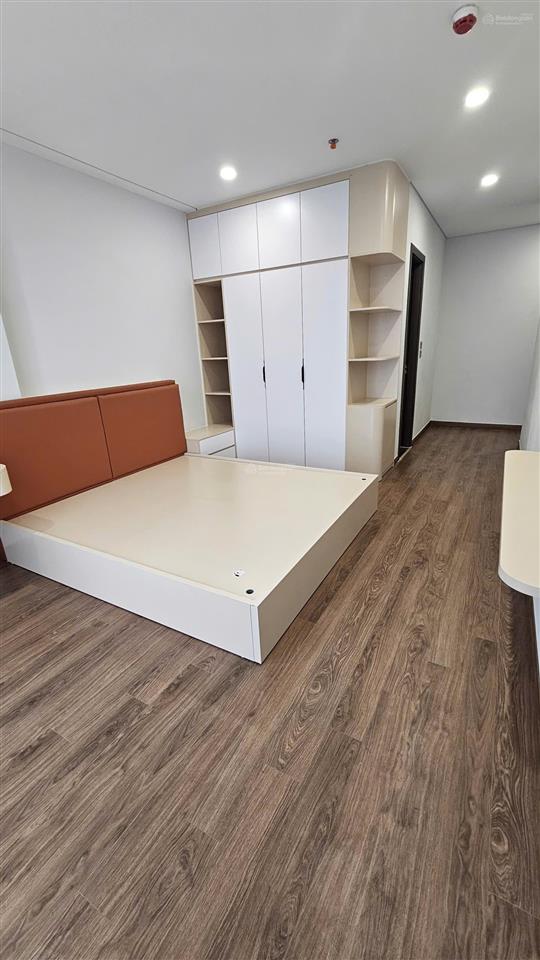 Chính chủ cho thuê căn hộ 3 ngủ 101m2 chung cư khai sơn city  bồ đề giá 14 triệu  0976 879 ***