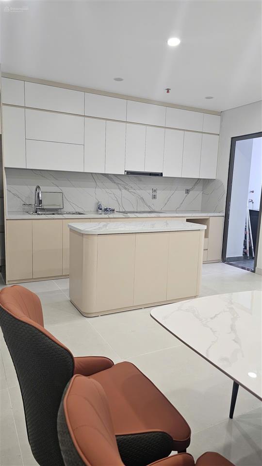Chính chủ cho thuê căn hộ 3 ngủ 101m2 chung cư khai sơn city  bồ đề giá 14 triệu  0976 879 ***