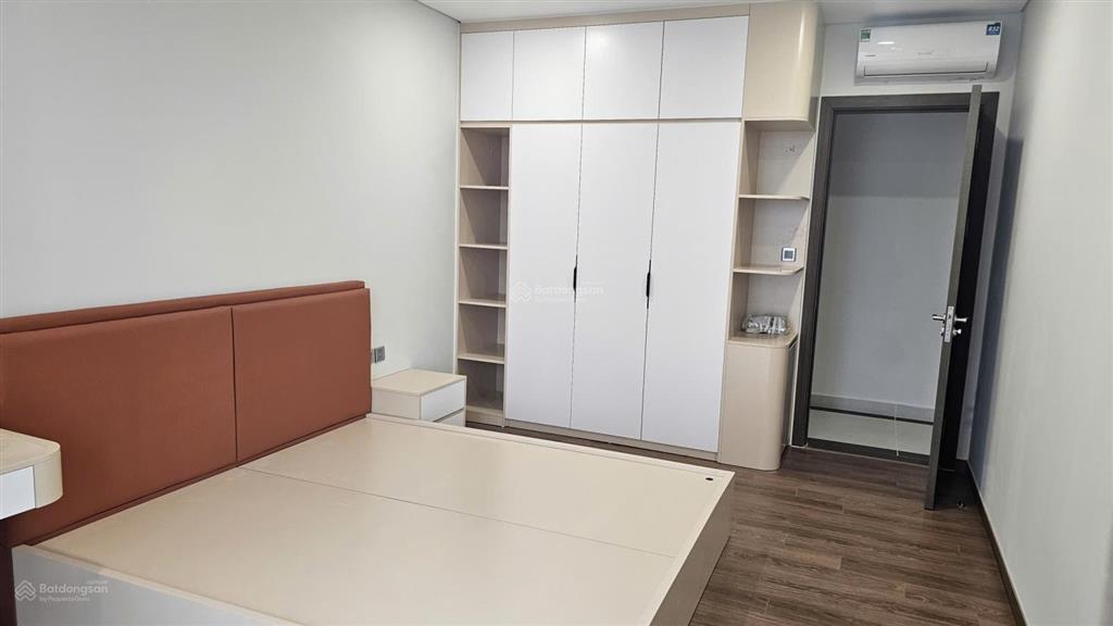 Chính chủ cho thuê căn hộ 3 ngủ 101m2 chung cư khai sơn city  bồ đề giá 14 triệu  0976 879 ***