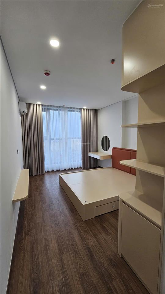 Chính chủ cho thuê căn hộ 3 ngủ 101m2 chung cư khai sơn city  bồ đề giá 14 triệu  0976 879 ***