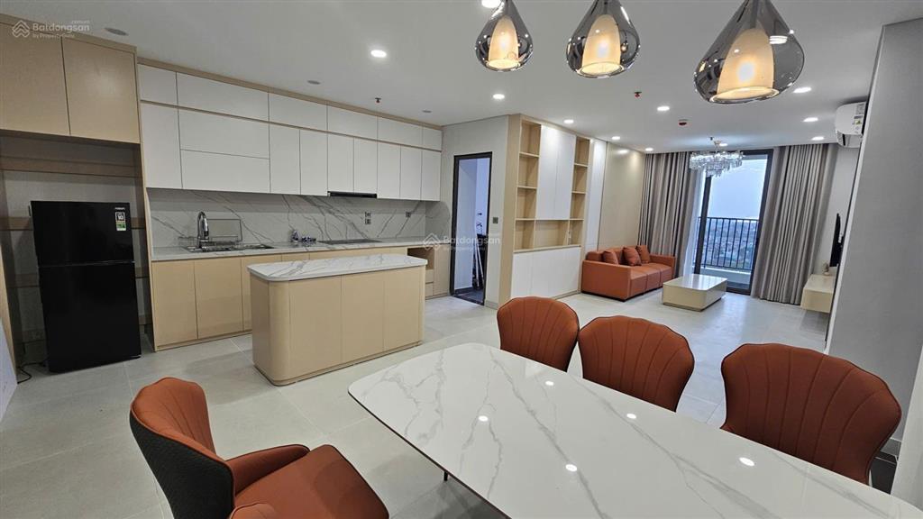 Chính chủ cho thuê căn hộ 3 ngủ 101m2 chung cư khai sơn city  bồ đề giá 14 triệu  0976 879 ***