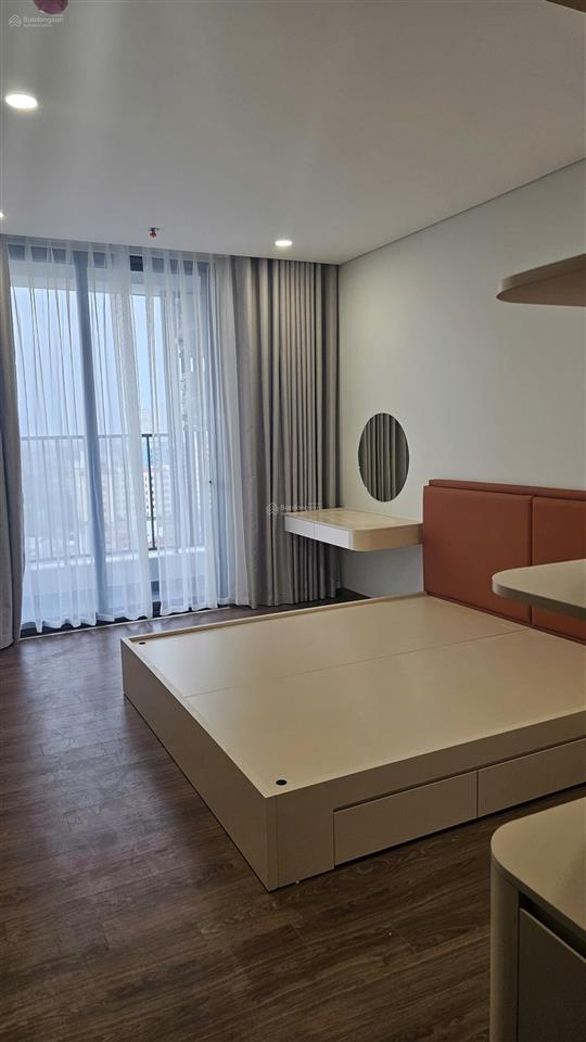 Chính chủ cho thuê căn hộ 3 ngủ 101m2 chung cư khai sơn city  bồ đề giá 14 triệu  0976 879 ***