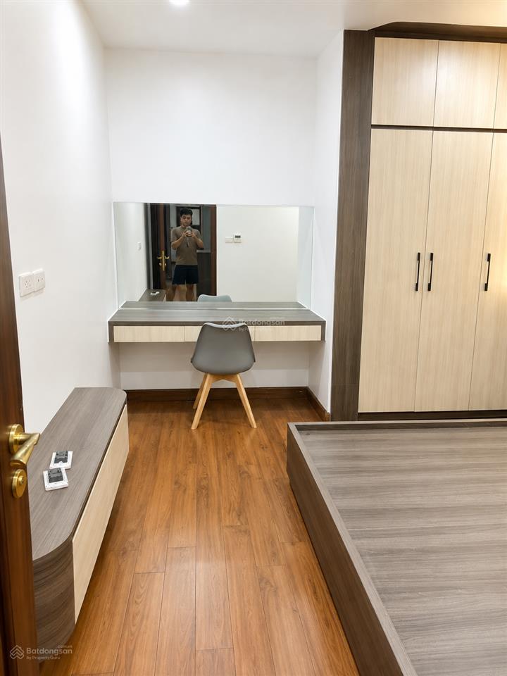 Chính chủ cho thuê căn hộ đẹp 50m2 1 ngủ 1 khách phố lâm hạ oto đỗ cửa giá 8.5 triệu 0976 879 ***