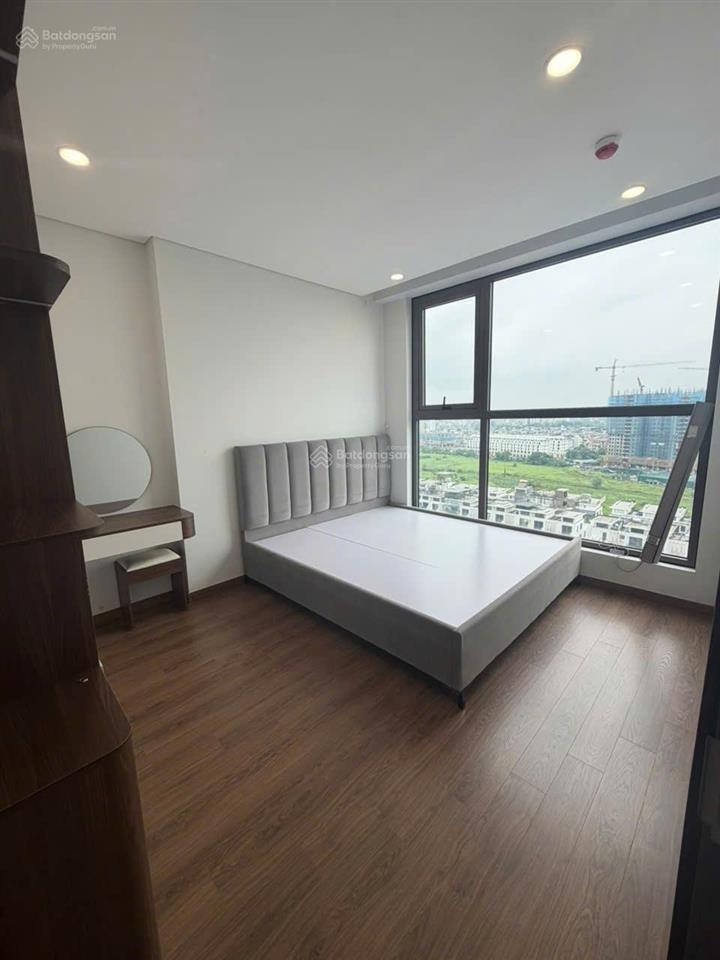 Chính chủ cho thuê 2 phòng ngủ 2wc có đồ 78m2 chung cư khai sơn city giá 11 triệu  0976 879 ***