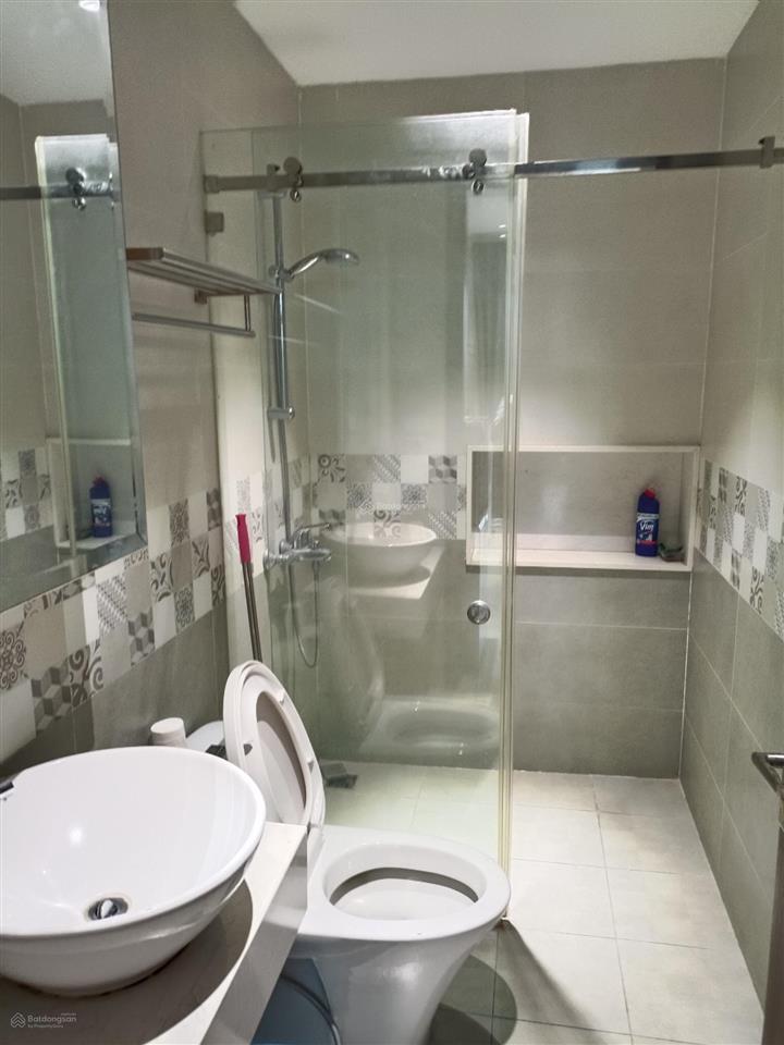 Cho thuê căn hộ đẹp cuối phố hồng tiến gần bệnh viện tâm anh, có ban công giá 4,8 triệu 0976 879 ***