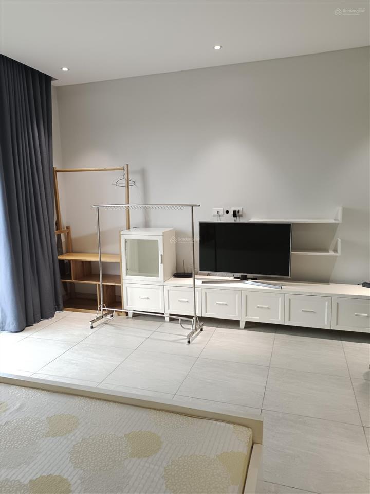 Cho thuê căn hộ đẹp cuối phố hồng tiến gần bệnh viện tâm anh, có ban công giá 4,8 triệu 0976 879 ***