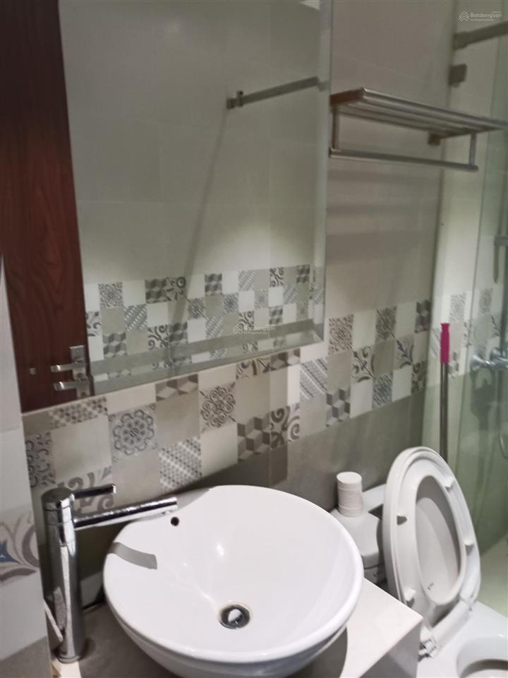 Cho thuê căn hộ đẹp cuối phố hồng tiến gần bệnh viện tâm anh, có ban công giá 4,8 triệu 0976 879 ***