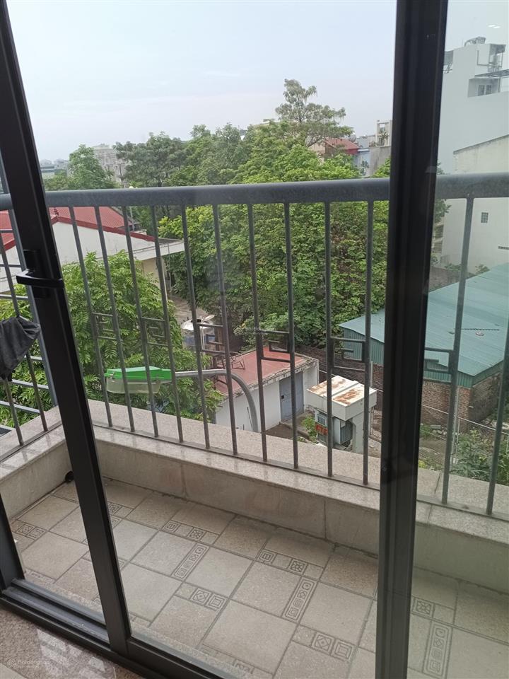 Cho thuê căn hộ đẹp cuối phố hồng tiến gần bệnh viện tâm anh, có ban công giá 4,8 triệu 0976 879 ***