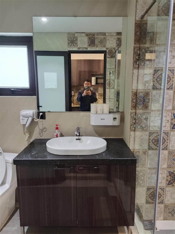 Cho thuê chung cư 2 phòng ngủ full đồ người nước ngoài  việt phố ngọc thụy giá 10 tr/th 0976 879 ***