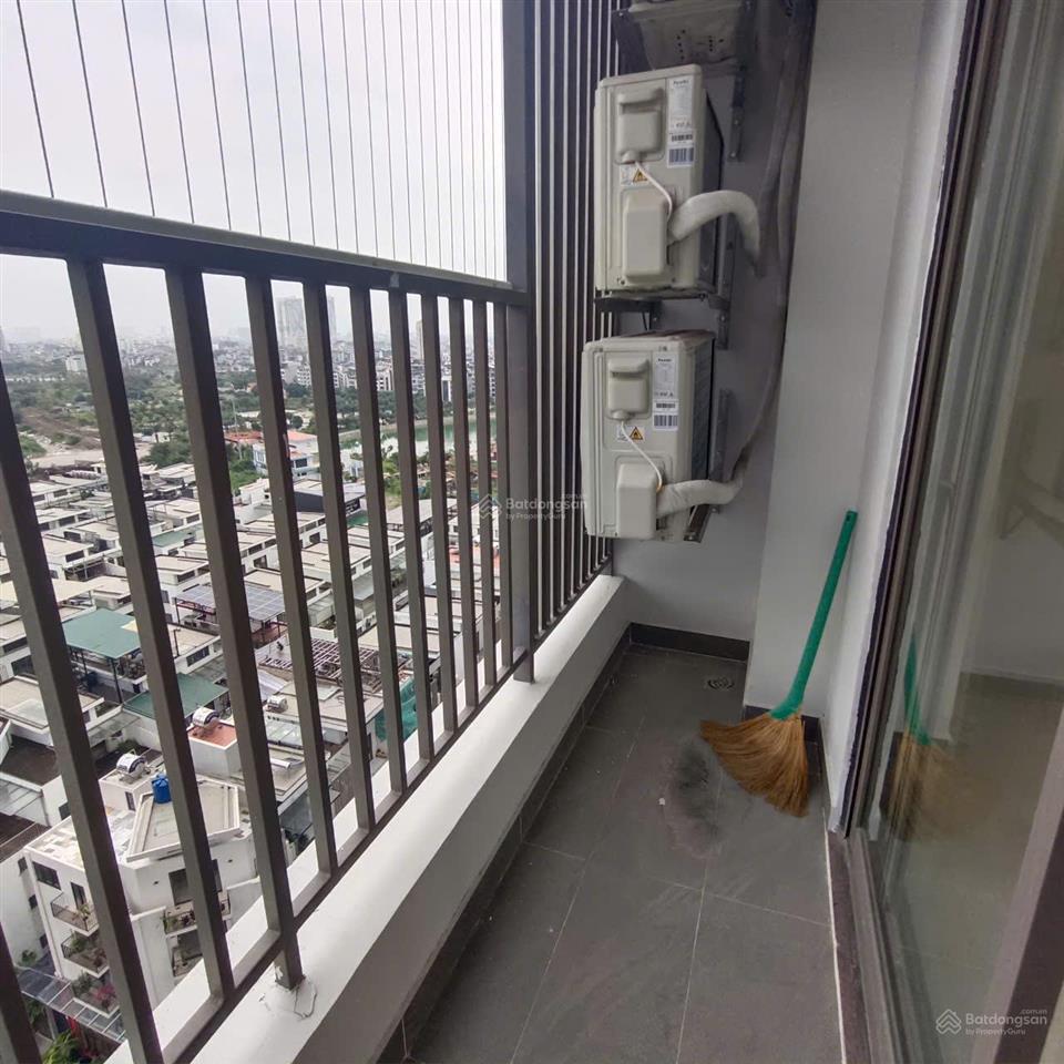 Chính chủ cho thuê căn 2 ngủ có nội thất chung cư khai sơn city tầng cao giá 10 triệu 0976 879 ***