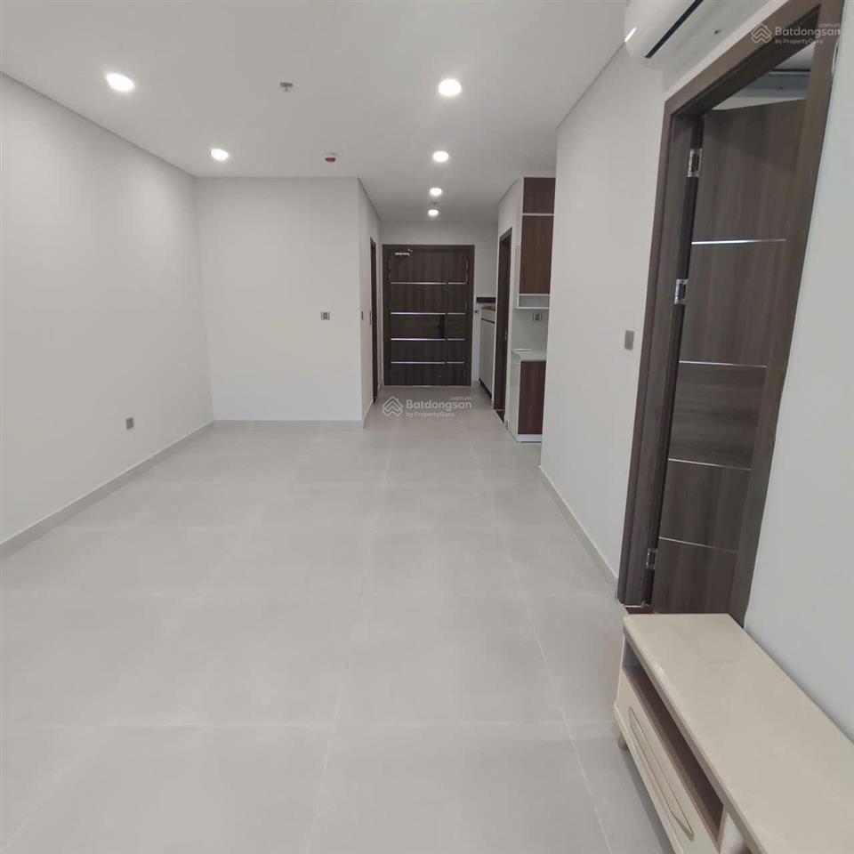 Chính chủ cho thuê căn 2 ngủ có nội thất chung cư khai sơn city tầng cao giá 10 triệu 0976 879 ***