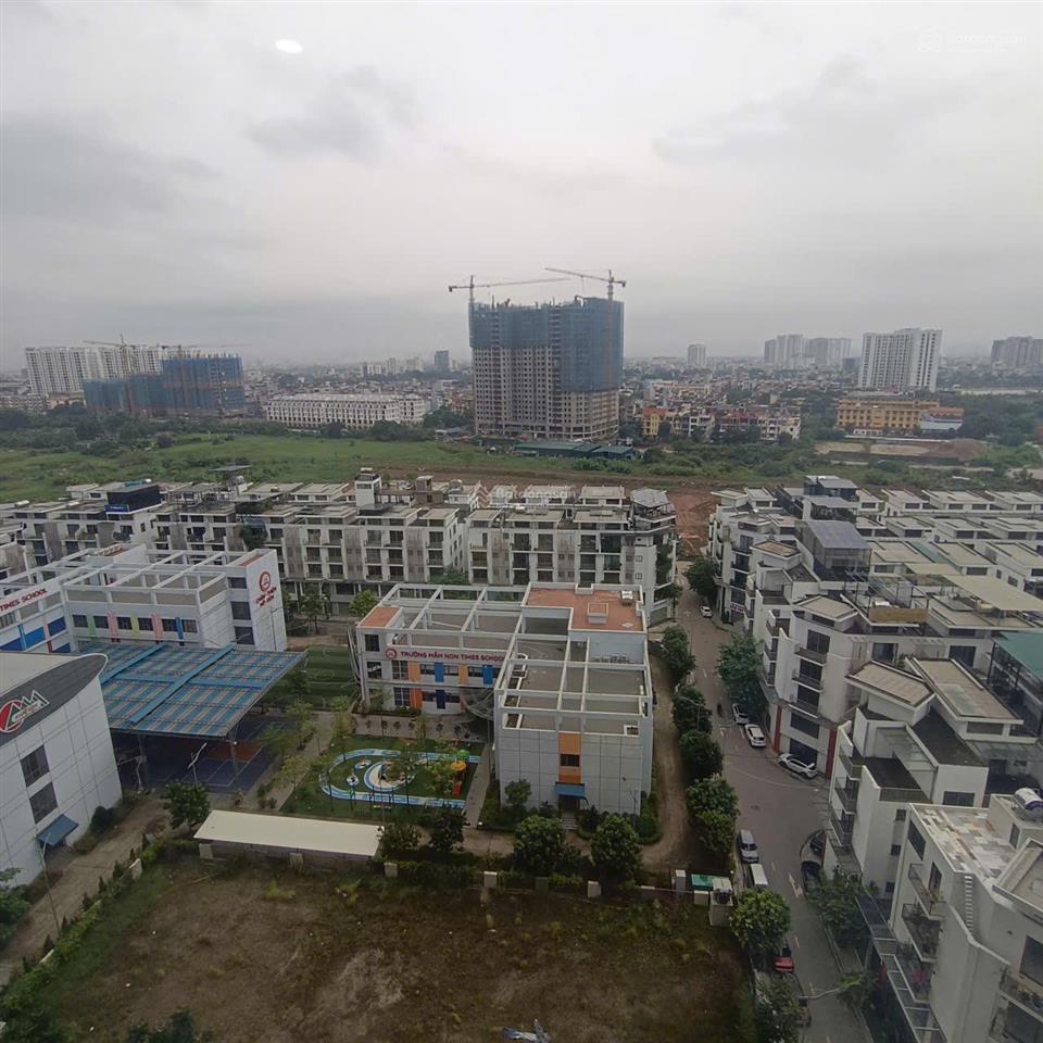 Chính chủ cho thuê căn 2 ngủ có nội thất chung cư khai sơn city tầng cao giá 10 triệu 0976 879 ***