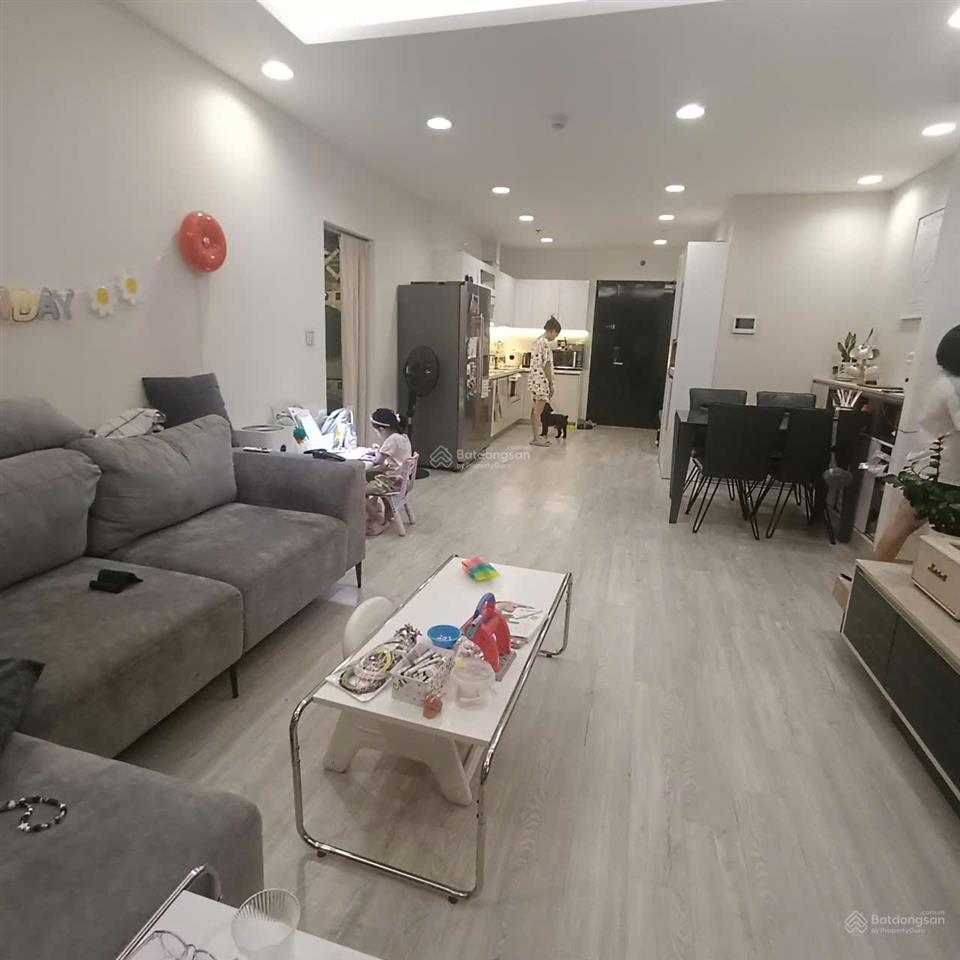 Chính chủ bán căn 2 ngủ 90m full đồ view sông và hồ chung cư one 18 phố ngọc lâm 6.99 tỷ0976 879 ***