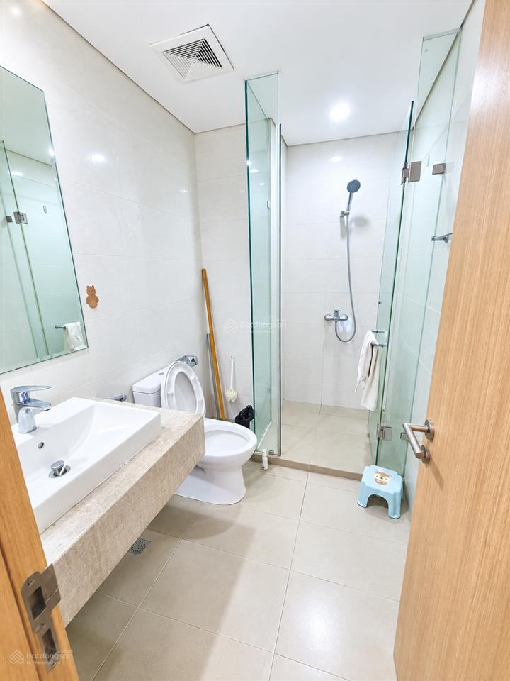 Cho thuê 2 phòng ngủ 82m2 full đồ view sông hồng chung cư mipec long biên giá 13,5 triệu0976 879 ***