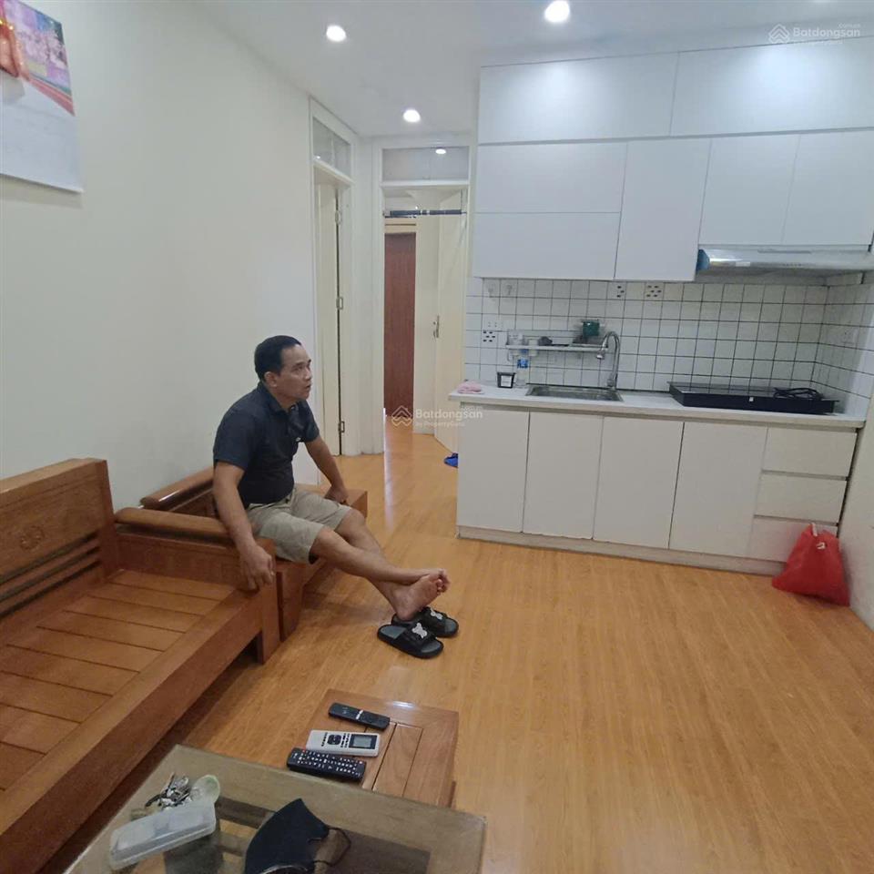 Cho thuê chung cư 2 phòng ngủ 55m2 full đồ đường nguyễn văn cừ gần phố cổ giá 6.5 triệu 0976 879 ***