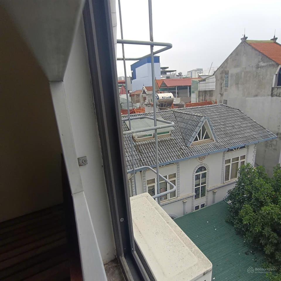 Cho thuê chung cư 2 phòng ngủ 55m2 full đồ đường nguyễn văn cừ gần phố cổ giá 6.5 triệu 0976 879 ***