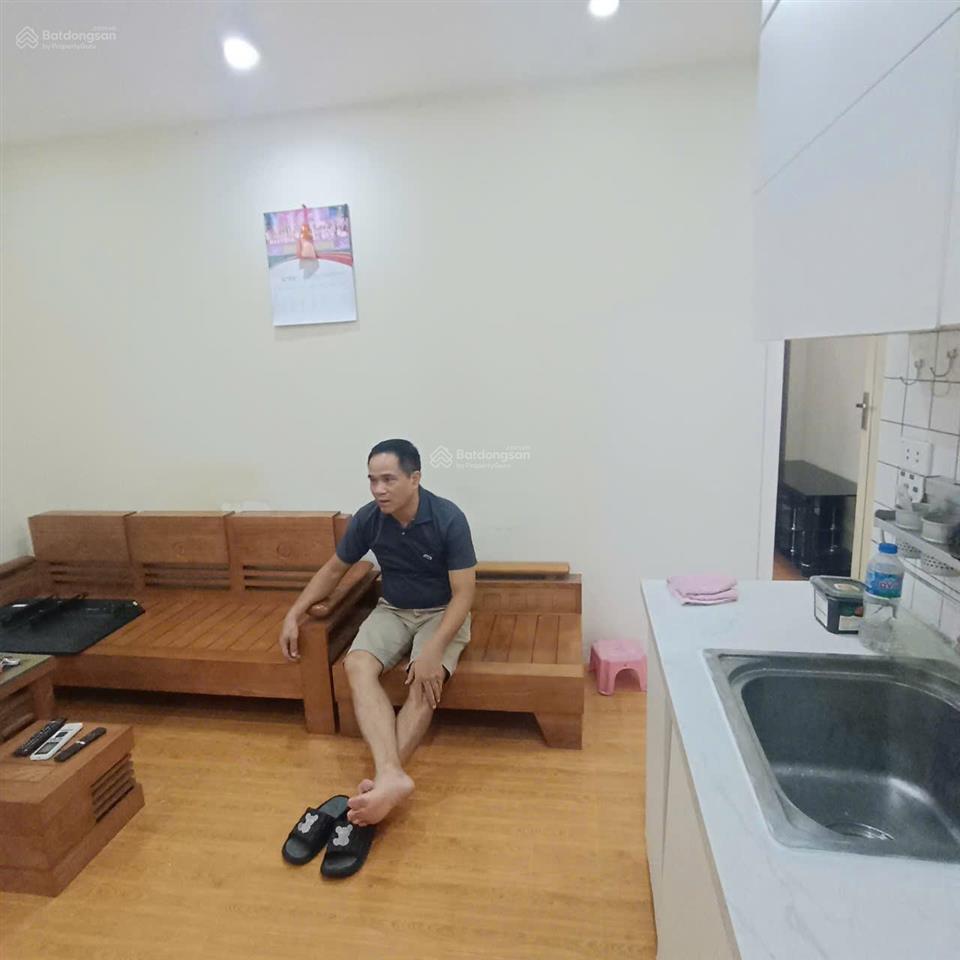 Cho thuê chung cư 2 phòng ngủ 55m2 full đồ đường nguyễn văn cừ gần phố cổ giá 6.5 triệu 0976 879 ***