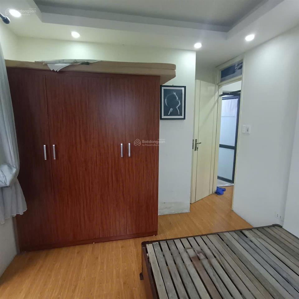 Cho thuê chung cư 2 phòng ngủ 55m2 full đồ đường nguyễn văn cừ gần phố cổ giá 6.5 triệu 0976 879 ***