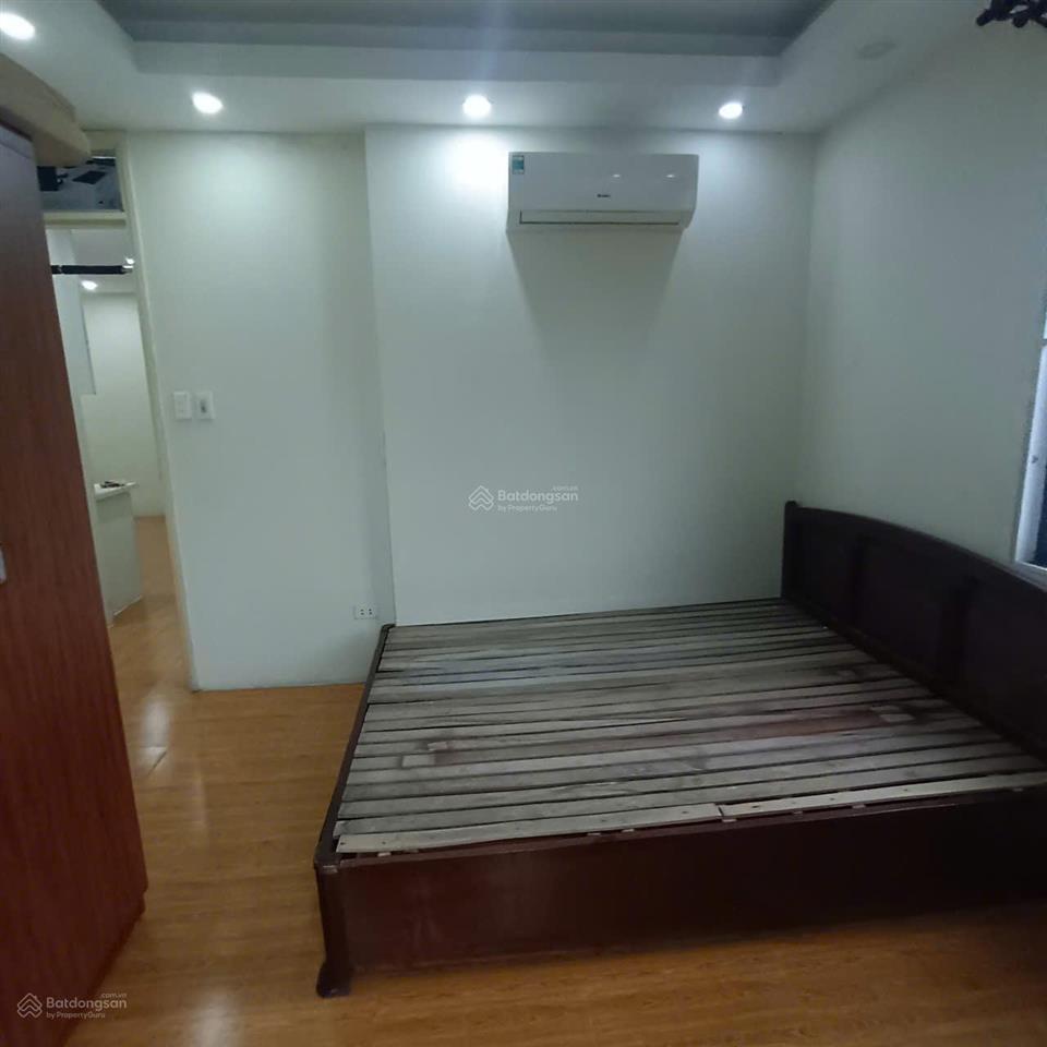 Cho thuê chung cư 2 phòng ngủ 55m2 full đồ đường nguyễn văn cừ gần phố cổ giá 6.5 triệu 0976 879 ***