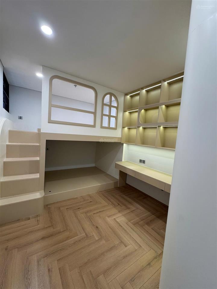 Cho thuê chung cư 2 phòng ngủ đồ cơ bản gần phố cổ chung cư khai sơn city bồ đề 11 triệu0976 879 ***