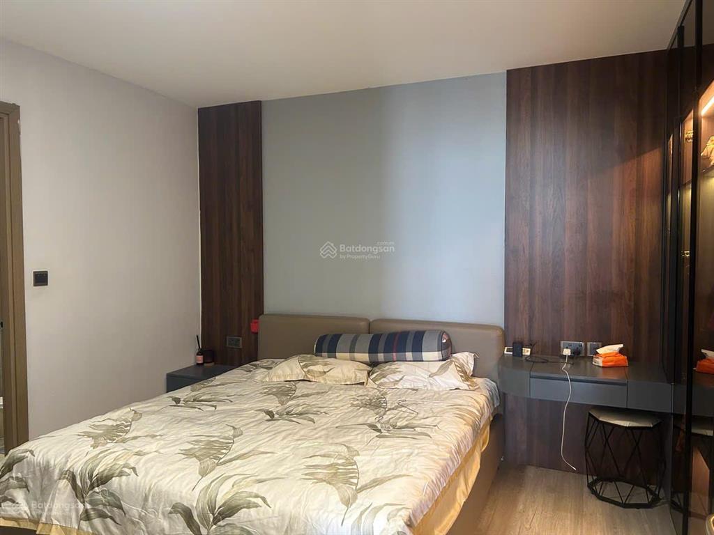 Chính chủ bán căn 3 ngủ 2wc 104m2 full đồ chung cư cao cấp one 18 ngọc lâm giá 8.2 tỷ 0976 879 ***