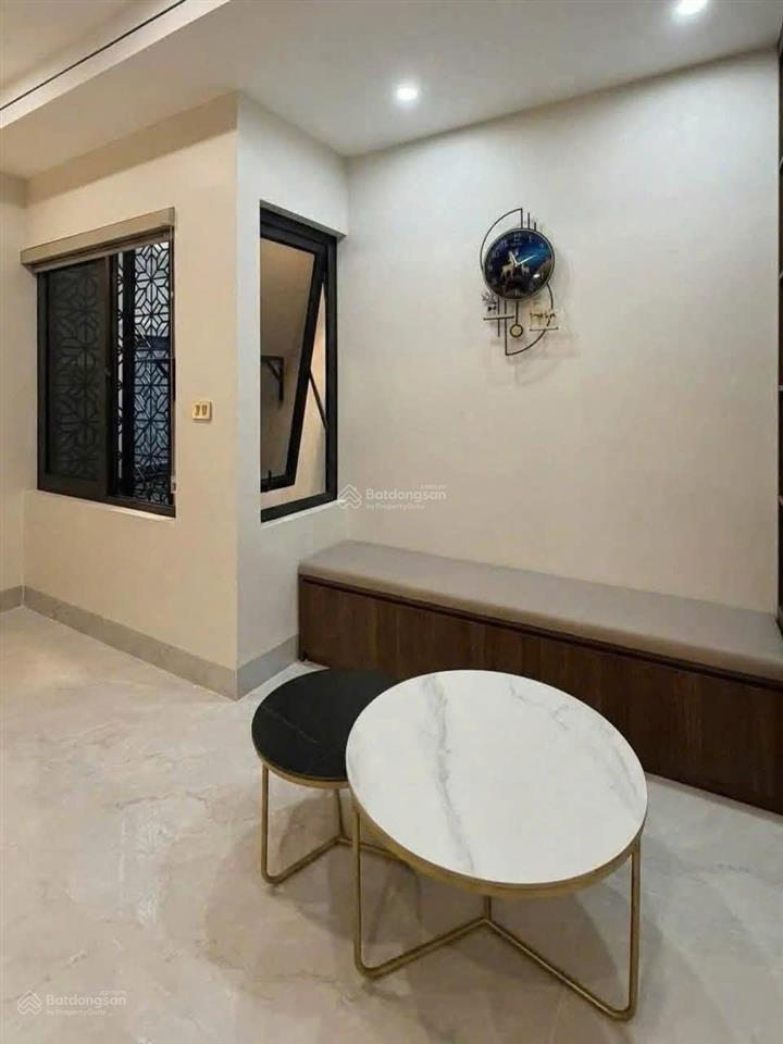 Chính chủ cho thuê căn 2 phòng ngủ 1wc full đồ 60m2 đẹp phố ngọc thụy giá 10 triệu  0976 879 ***