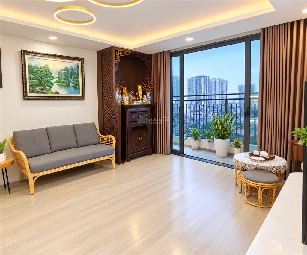 Bán căn 2 phòng ngủ 86m2 tầng đẹp, hướng đông nam mát chung cư one 18 ngọc lâm 7.4 tỷ 0976 879 ***