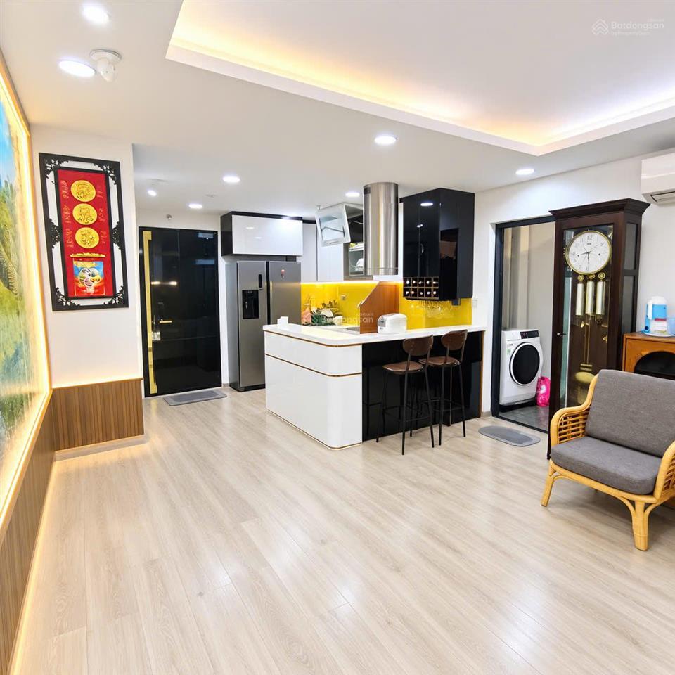 Bán căn 2 phòng ngủ 86m2 tầng đẹp, hướng đông nam mát chung cư one 18 ngọc lâm 7.4 tỷ 0976 879 ***