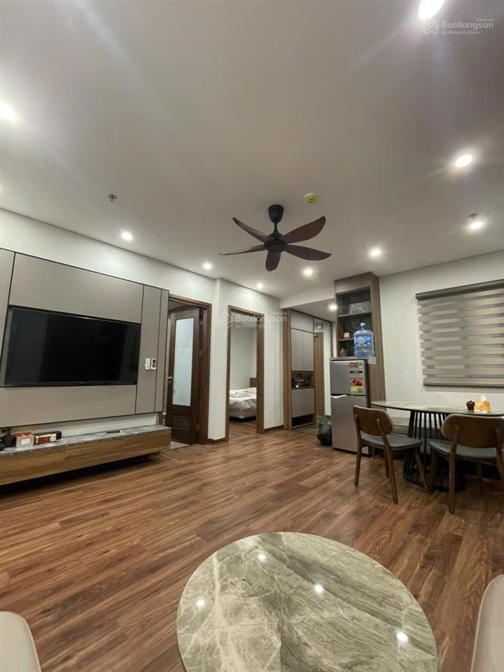 Chính chủ cho thuê chung cư 2 ngủ full đồ có lốt oto miễn phí 65m2 phố hồng tiến  0976 879 ***