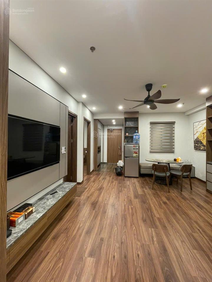 Chính chủ cho thuê chung cư 2 ngủ full đồ có lốt oto miễn phí 65m2 phố hồng tiến  0976 879 ***