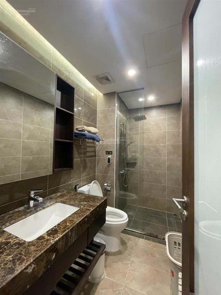 Chính chủ cho thuê chung cư 2 ngủ full đồ có lốt oto miễn phí 65m2 phố hồng tiến  0976 879 ***
