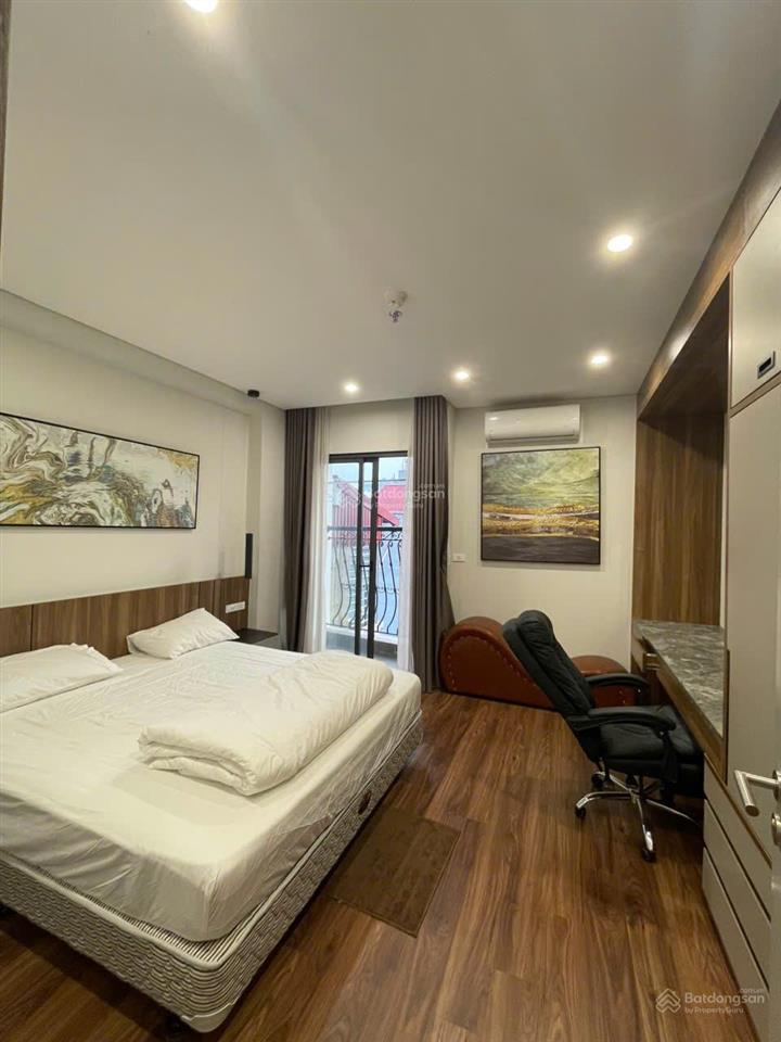 Chính chủ cho thuê chung cư 2 ngủ full đồ có lốt oto miễn phí 65m2 phố hồng tiến  0976 879 ***