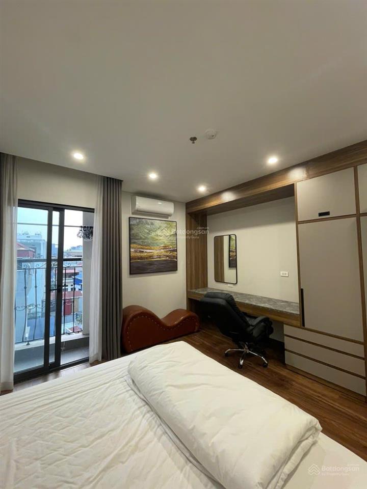 Chính chủ cho thuê chung cư 2 ngủ full đồ có lốt oto miễn phí 65m2 phố hồng tiến  0976 879 ***