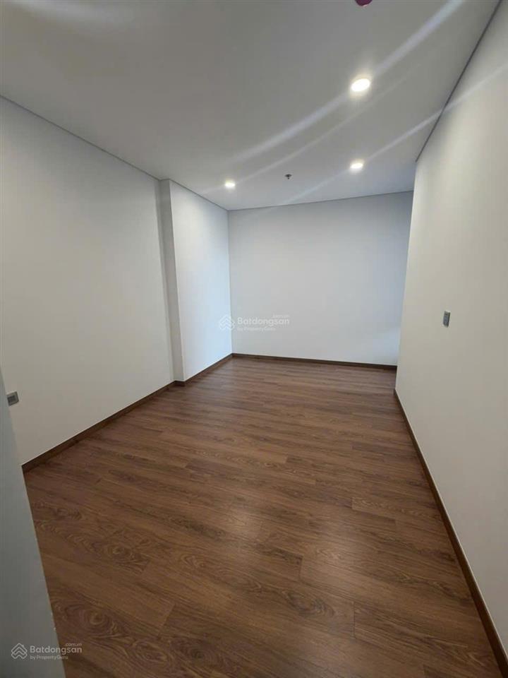 Cho thuê chung cư khai sơn 2 phòng ngủ 78m2 đồ cơ bản thêm giường tủ giá 10,5 triệu 0976 879 ***