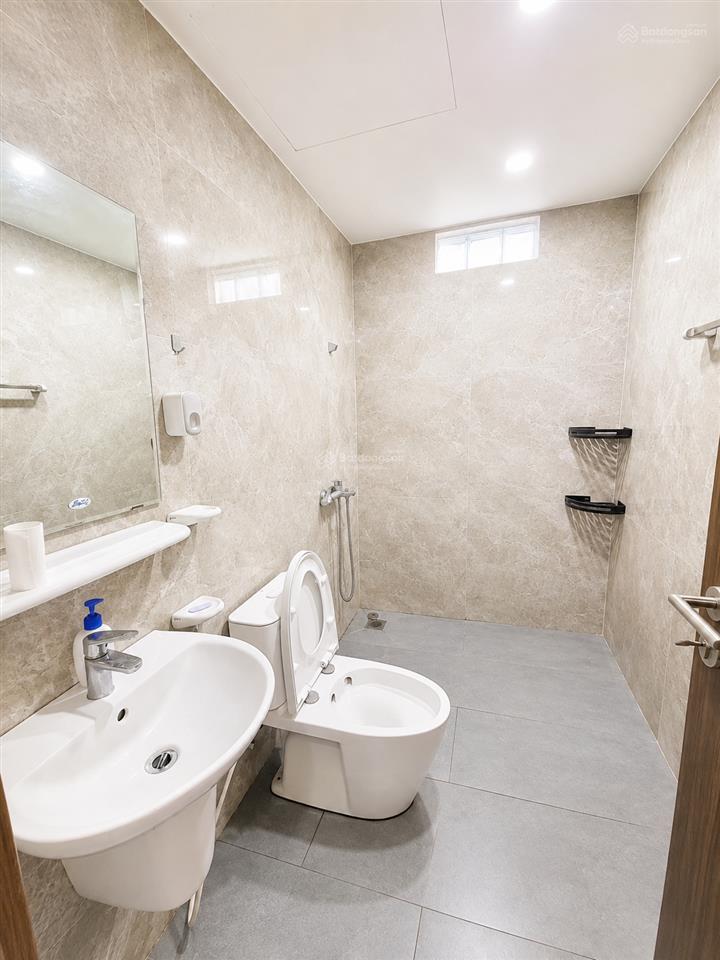 Chính chủ cho thuê căn hộ 1 ngủ 1 khách full đồ 50m2 phố nguyễn sơn,oto đỗ cửa 8 triệu, 0976 879 ***