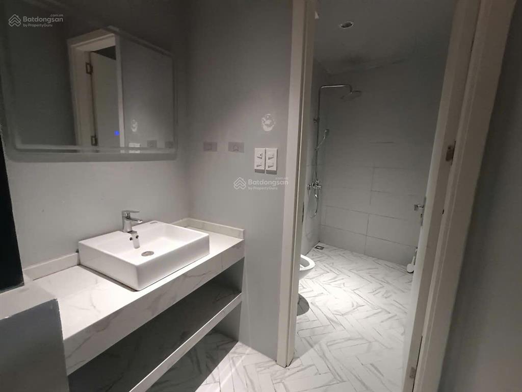 Chính chủ cho thuê căn 2 ngủ full đồ 60m2 phố tư đình giá 7,5 triệu nhận pet, oto đỗ cửa0976 879 ***