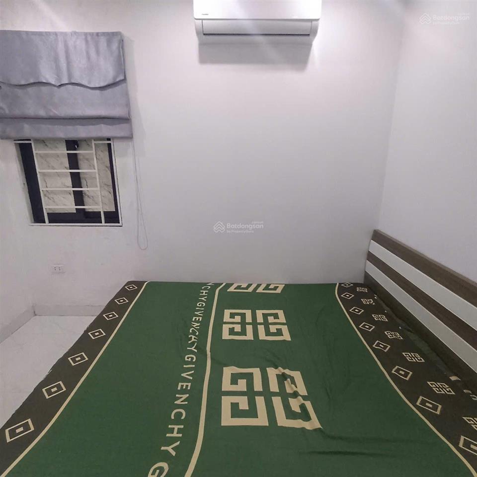 Chính chủ cho thuê chung cư mini 54m2 2 ngủ 1 wc, điện nước giá dân phố ái mộ, bồ đề.  0976 879 ***