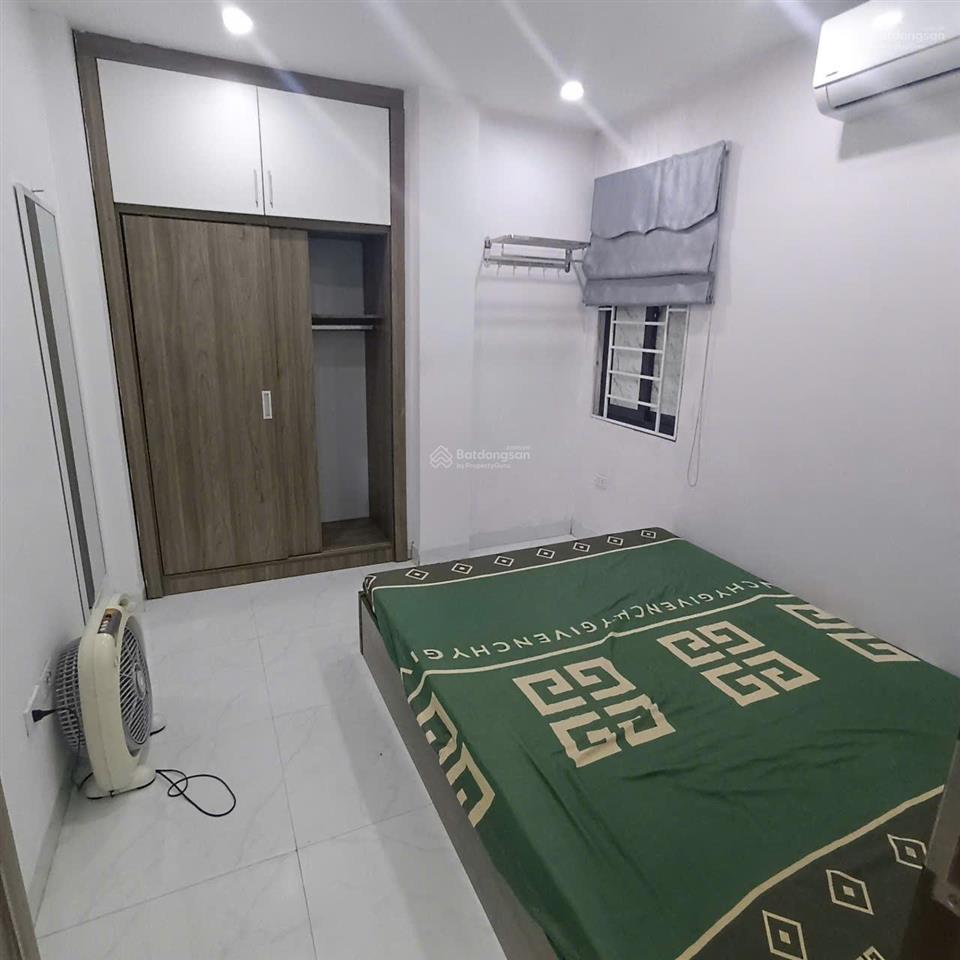 Chính chủ cho thuê chung cư mini 54m2 2 ngủ 1 wc, điện nước giá dân phố ái mộ, bồ đề.  0976 879 ***