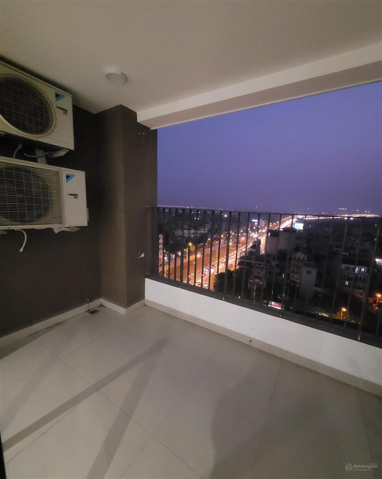 Chính chủ cho thuê 2 ngủ 95m2 đồ cơ bản chung cư northern diamond, cổ linh giá 10 triệu 0976 879 ***