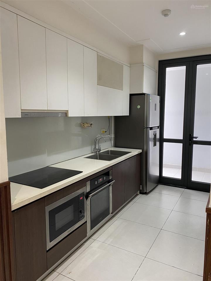 Chính chủ cho thuê 2 ngủ 95m2 đồ cơ bản chung cư northern diamond, cổ linh giá 10 triệu 0976 879 ***
