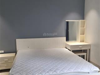 Chính chủ cho thuê căn hộ đẹp, có ban công khu biệt thự minh tâm  cổ linh giá 4.5 tr 0976 879 ***