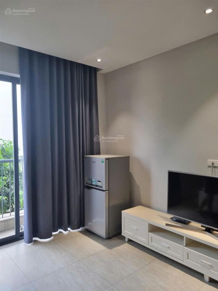 Chính chủ cho thuê căn hộ đẹp, có ban công khu biệt thự minh tâm  cổ linh giá 4.5 tr 0976 879 ***