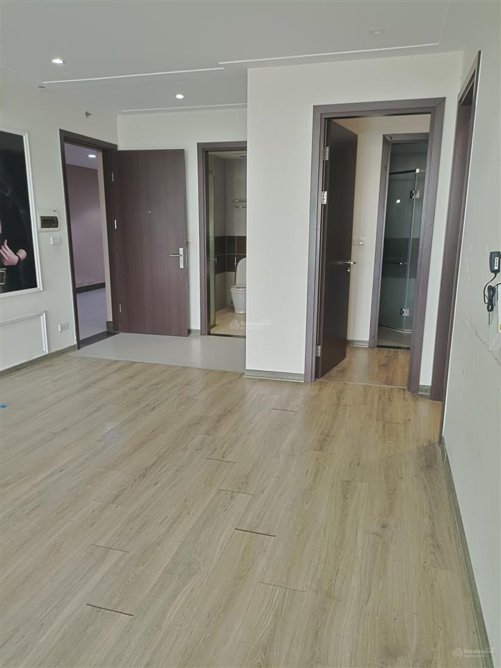 Chính chủ cho thuê chung cư northern diamond 2 ngủ 2 vệ sinh đồ cơ bản giá 10 triệu  0976 879 ***