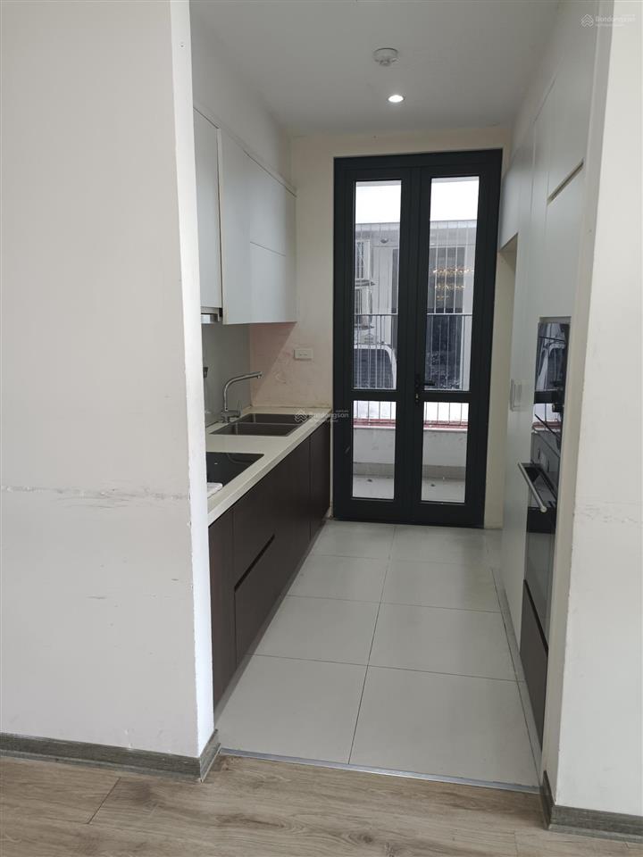 Chính chủ cho thuê chung cư northern diamond 2 ngủ 2 vệ sinh đồ cơ bản giá 10 triệu  0976 879 ***