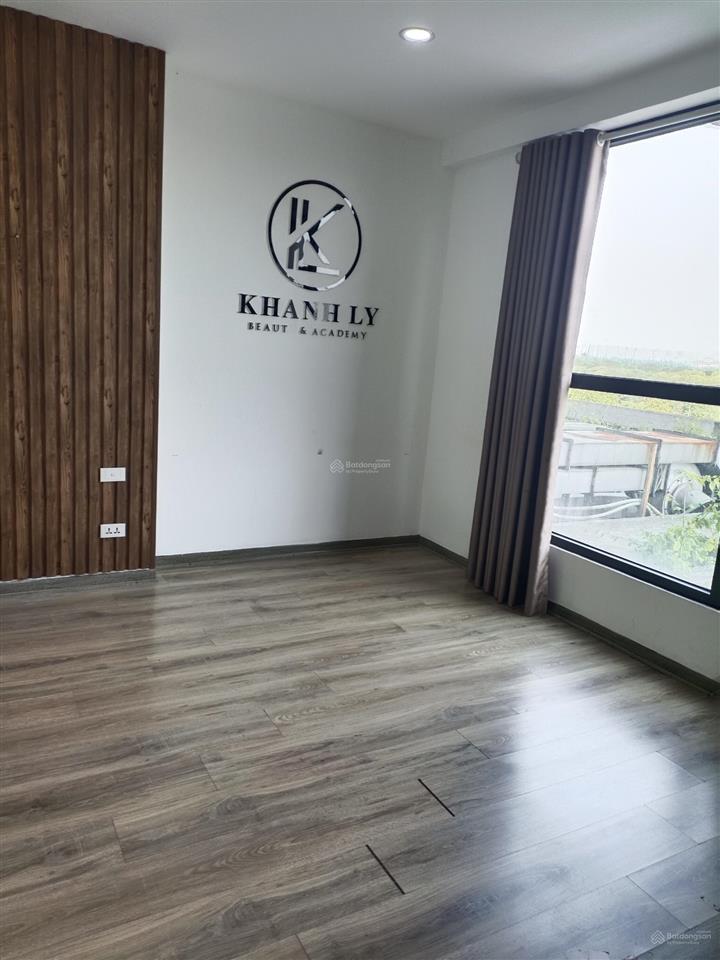 Chính chủ cho thuê chung cư northern diamond 2 ngủ 2 vệ sinh đồ cơ bản giá 10 triệu  0976 879 ***