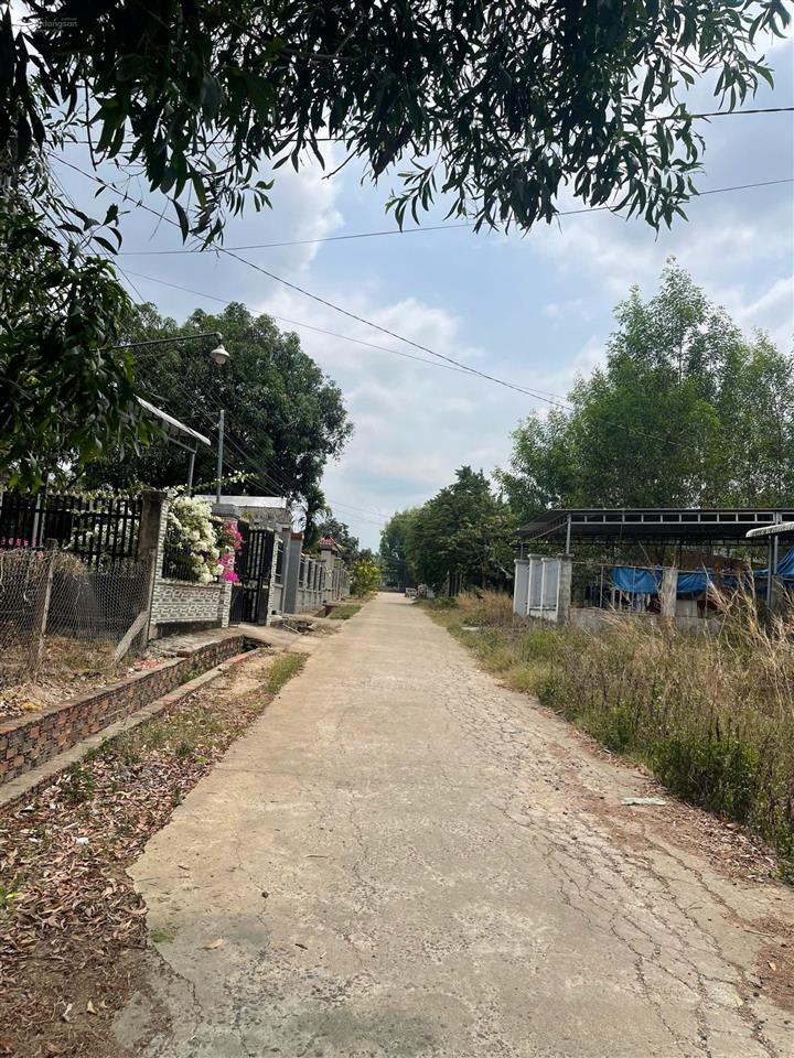 Nợ ngân hàng bán lổ lô đất 10x35 thổ cư 100m2 ngay phòng khám đa khoa nhân ngọc ấp 5 xuân tâm