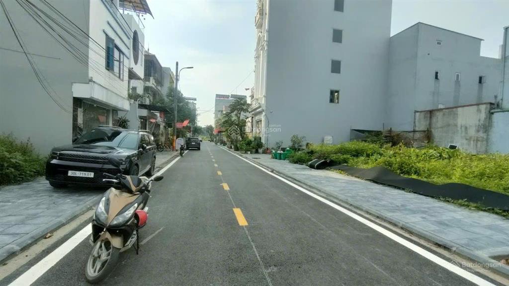 75m2, mt5m, có vỉa hè, ô tô tránh và vào đất  đất dịch vụ tổ 5, gia thượng, xã quang minh, h. nội