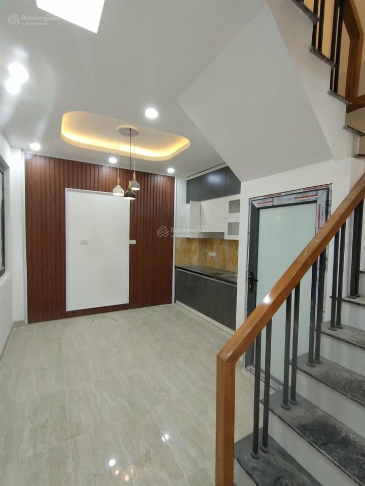 Ô tô đến cửa, 20m ra trục chính xã, dt35m2, 3 tầng, 3 p. ngủ, full nội thất (3.x tỷ)